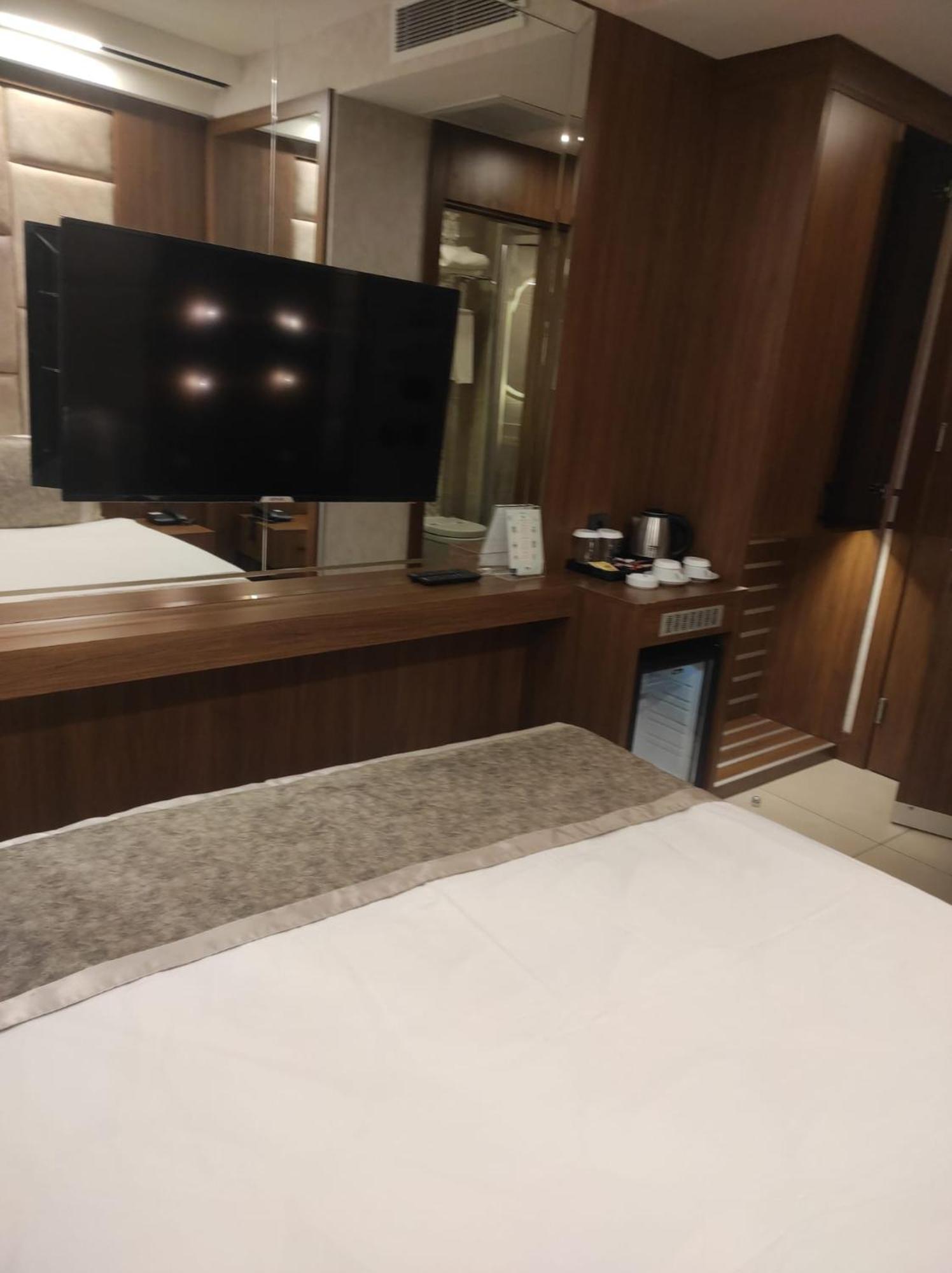 Four Sides Beyoglu Hotel อิสตันบูล ภายนอก รูปภาพ